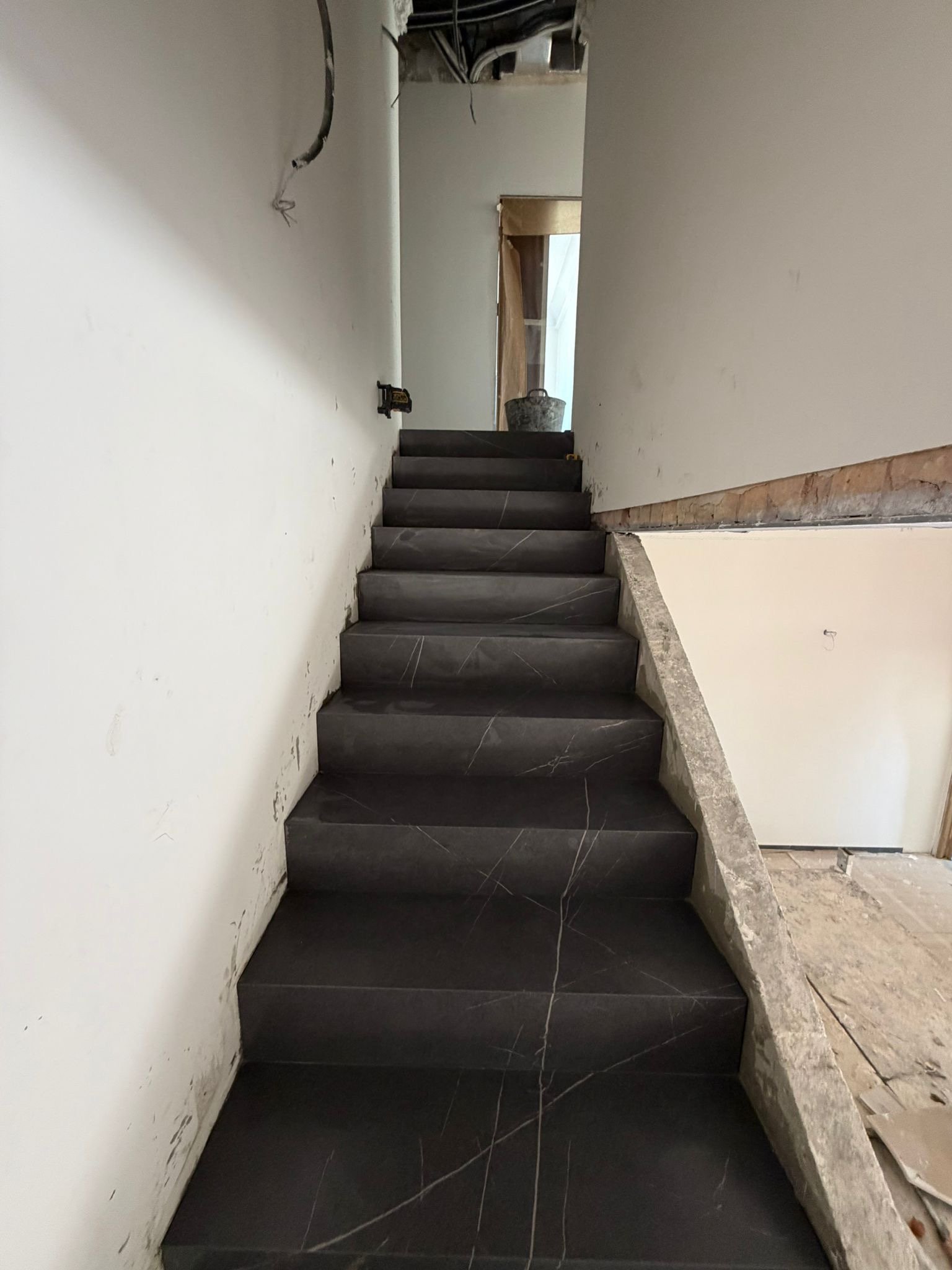 Trapafwerking tijdens plaatsing